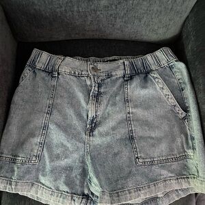 Women’s Gap Demin Shorts